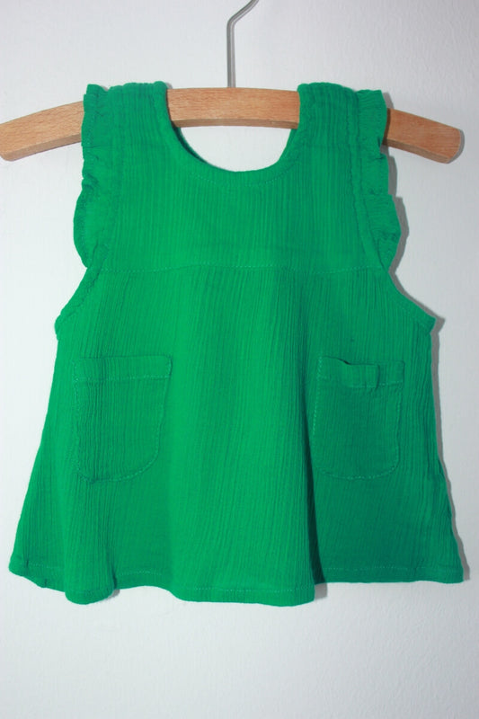 preloved katoenen zomerse groene mouwloze blouse van wowo paris in maat 62 voor een baby meisje