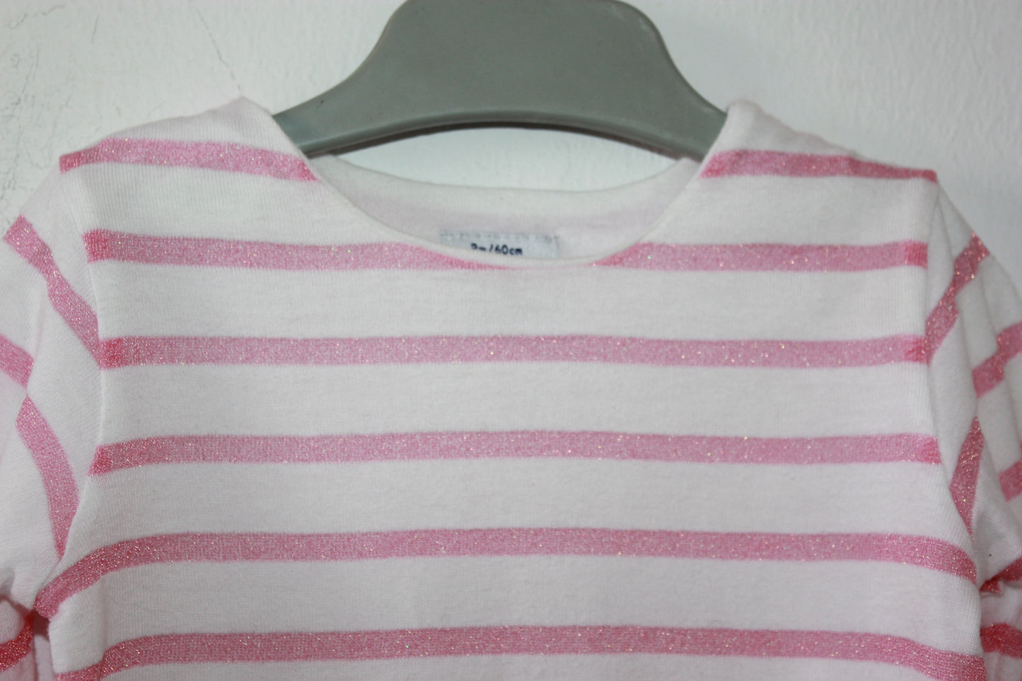 tweedehands roze met wit gestreepte longsleeve van petit bateau in maat 62