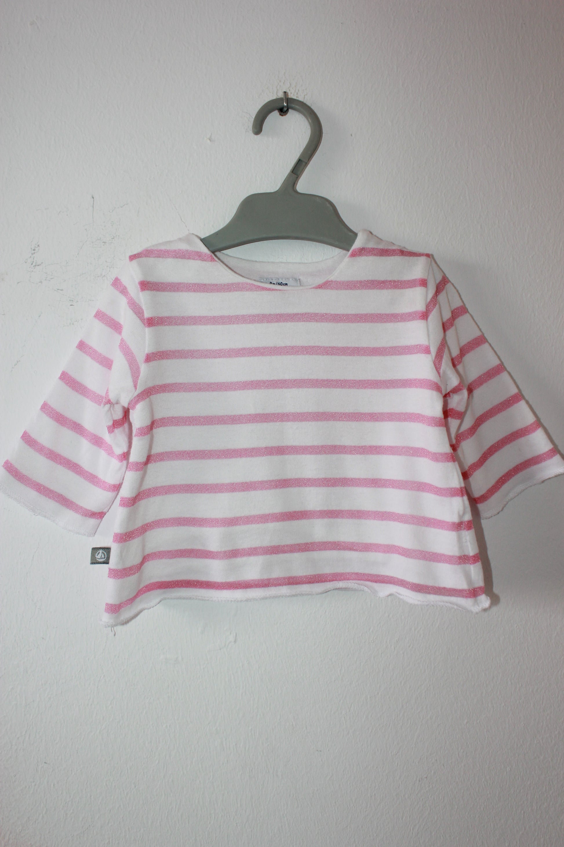 tweedehands roze met wit gestreepte longsleeve van petit bateau in maat 62