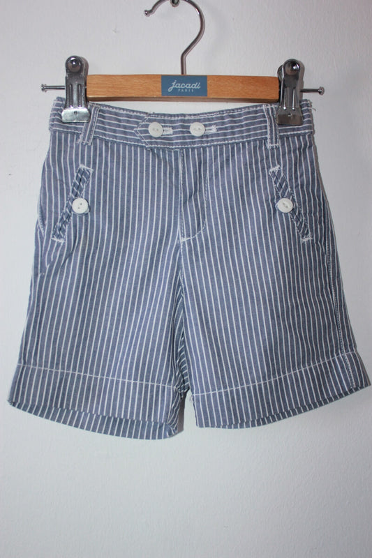 tweedehands zomerse grijs met wit gestreepte katoenen korte broek van jacadi in maat 68 voor een baby jongen