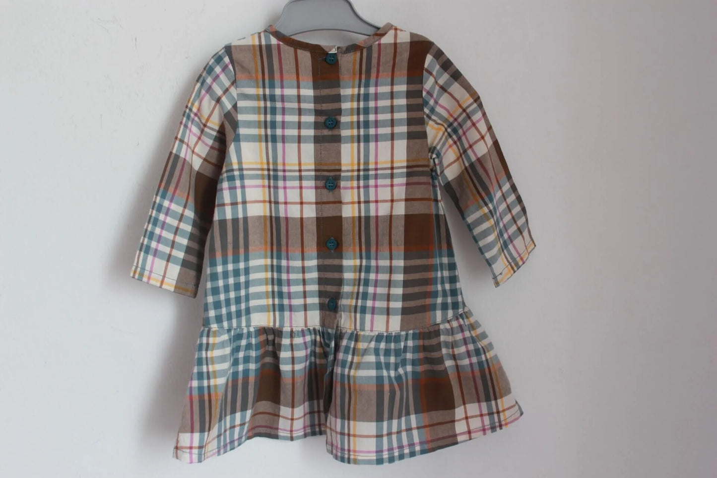 tweedehands katoenen geruite jurk in multicolour met lange mouwen van petit bateau, maat 68