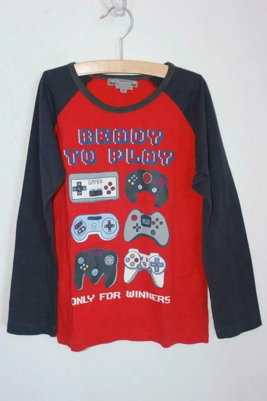 tweedehands katoenen longsleeve in rood en donkerblauw met gameconsoles van bonpoint, maat 110-116 voor een jongen