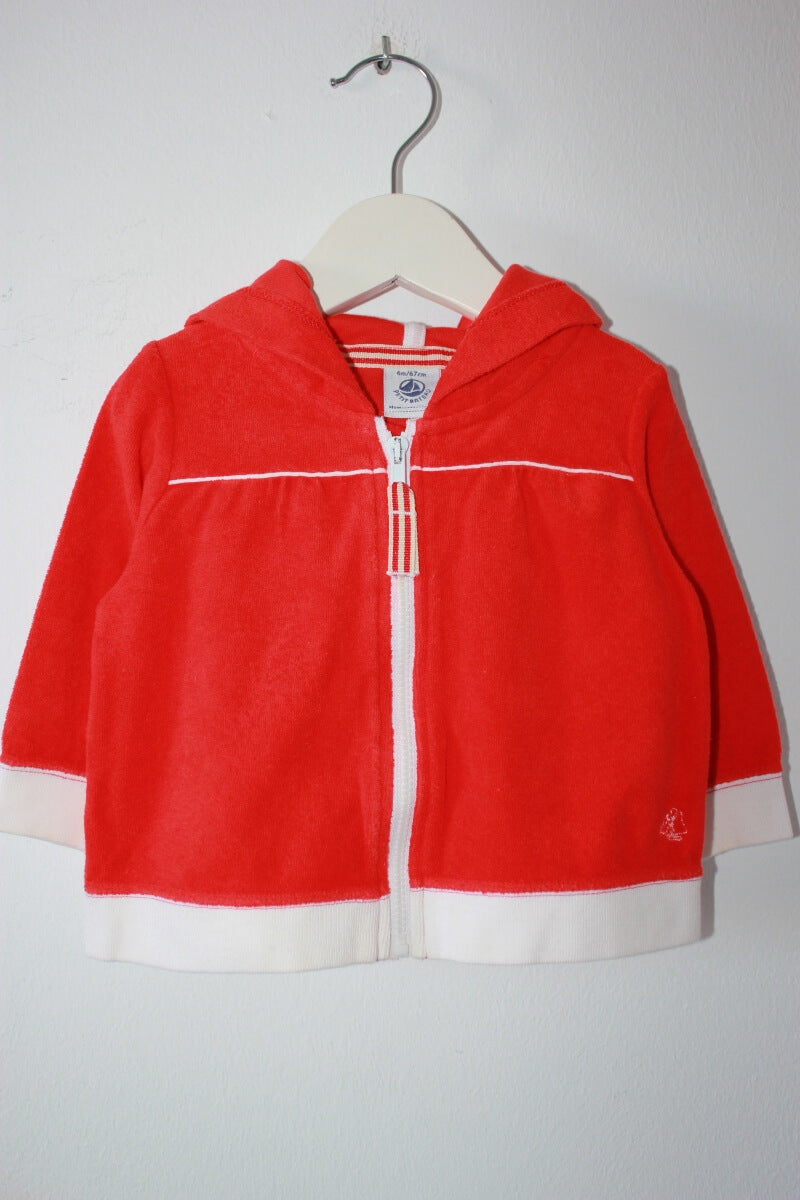 tweedehands katoenen rood met wit badstoffen vest met capuchon van petit bateau in maat 68 voor een baby meisje