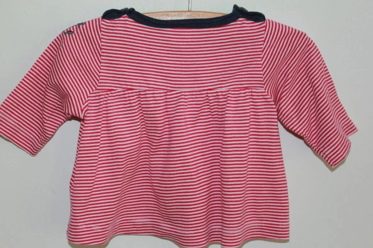 preloved katoenen rode met wit en donkerblauwe gestreepte longsleeve van petit bateau in maat 62 voor een baby meisje