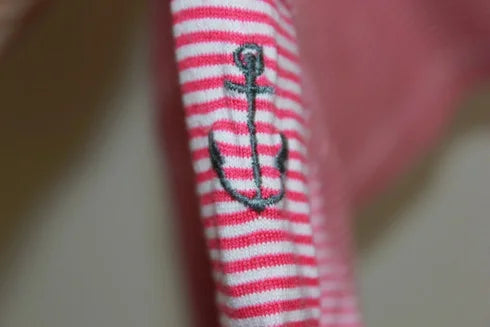 preloved katoenen rode met wit en donkerblauwe gestreepte longsleeve van petit bateau in maat 62 voor een baby meisje