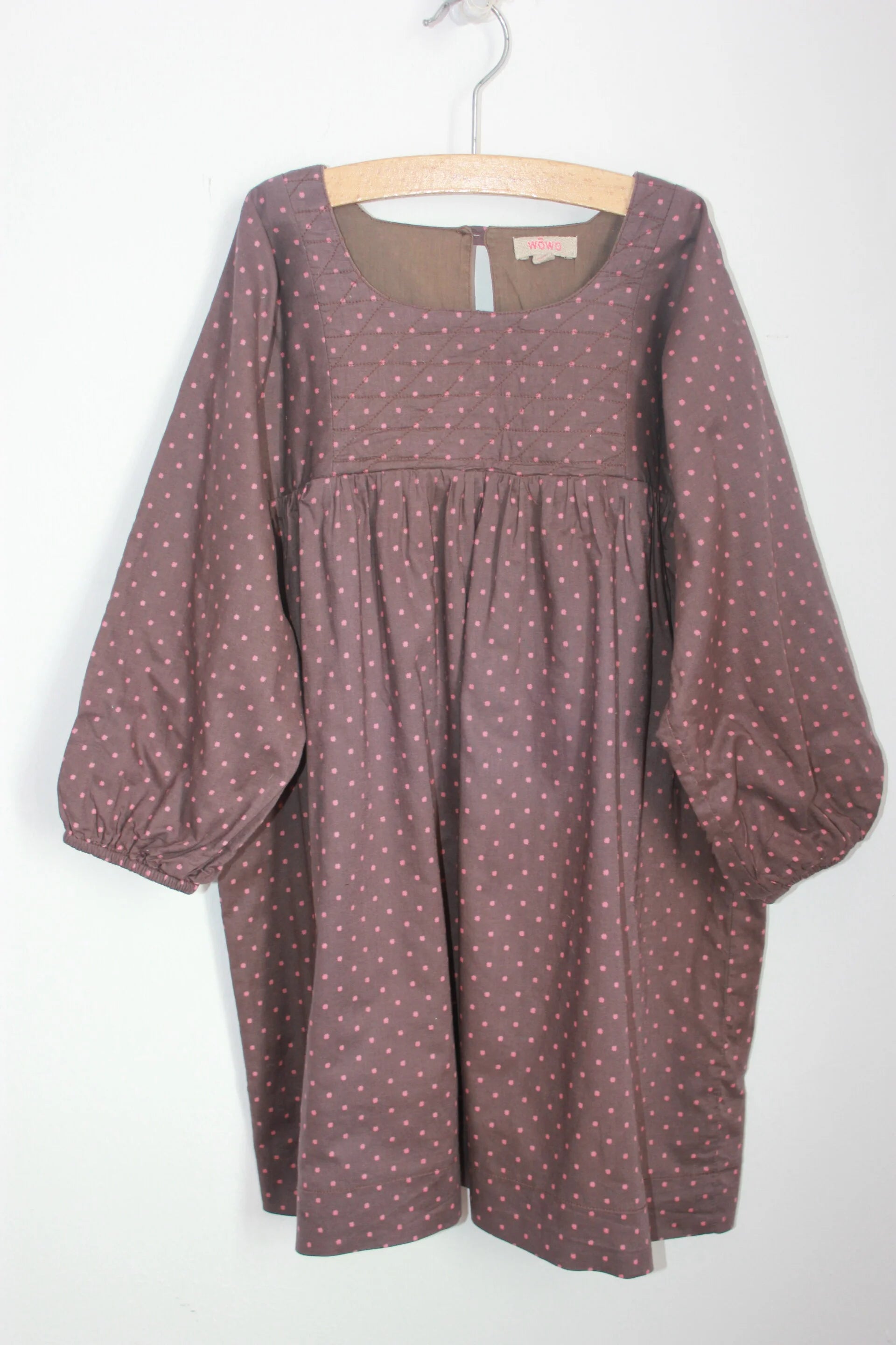 preloved katoenen bruine jurk met roze bloemetjes en lange mouwen in maat 116 van wowo paris