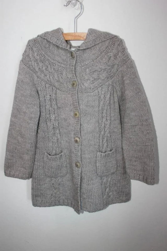 tweedehands lang lichtgrijs jacadi vest met capuchon in maat 104 voor een meisje