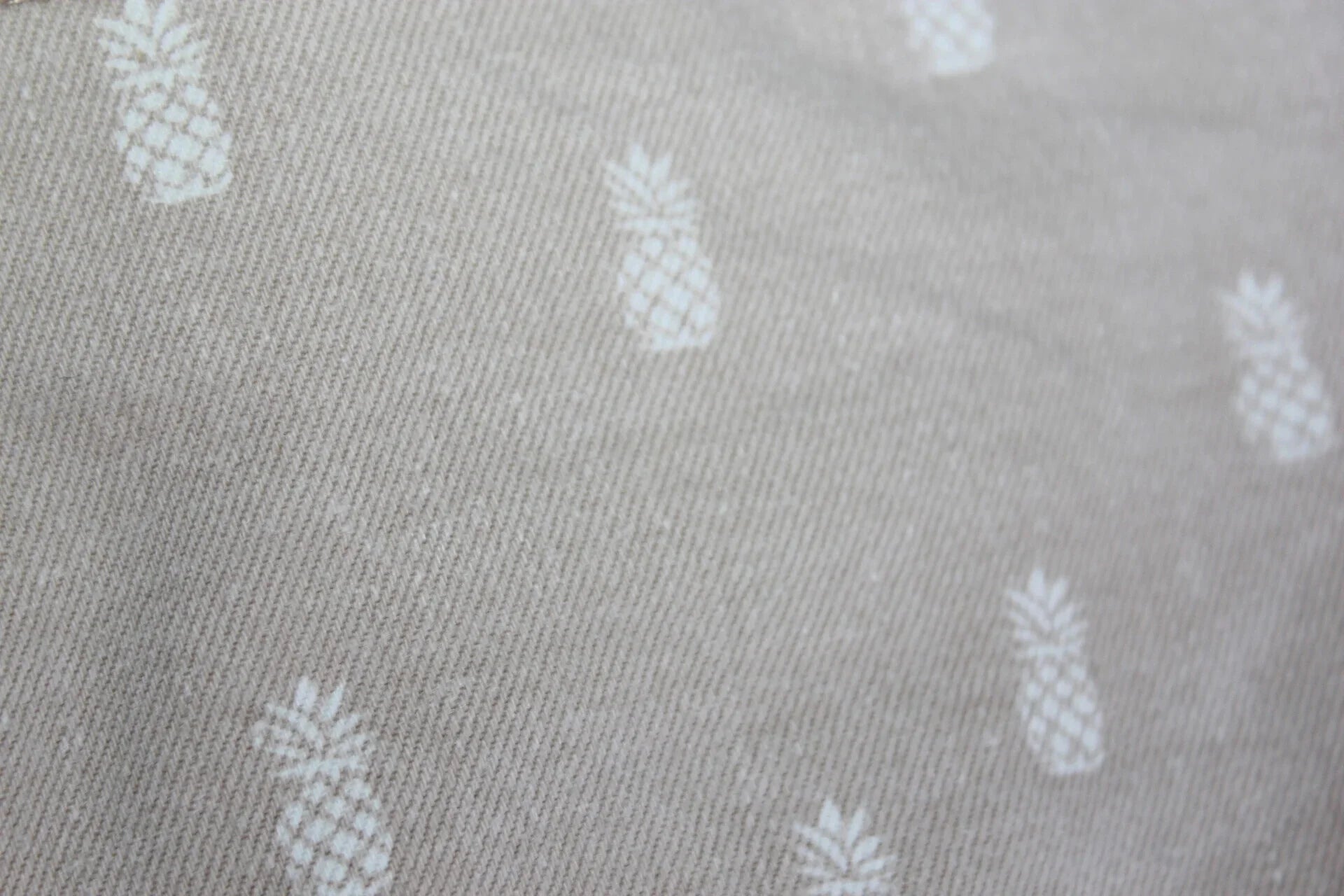 tweedehands-beige-short-ananas-print-maat-92-monoprix