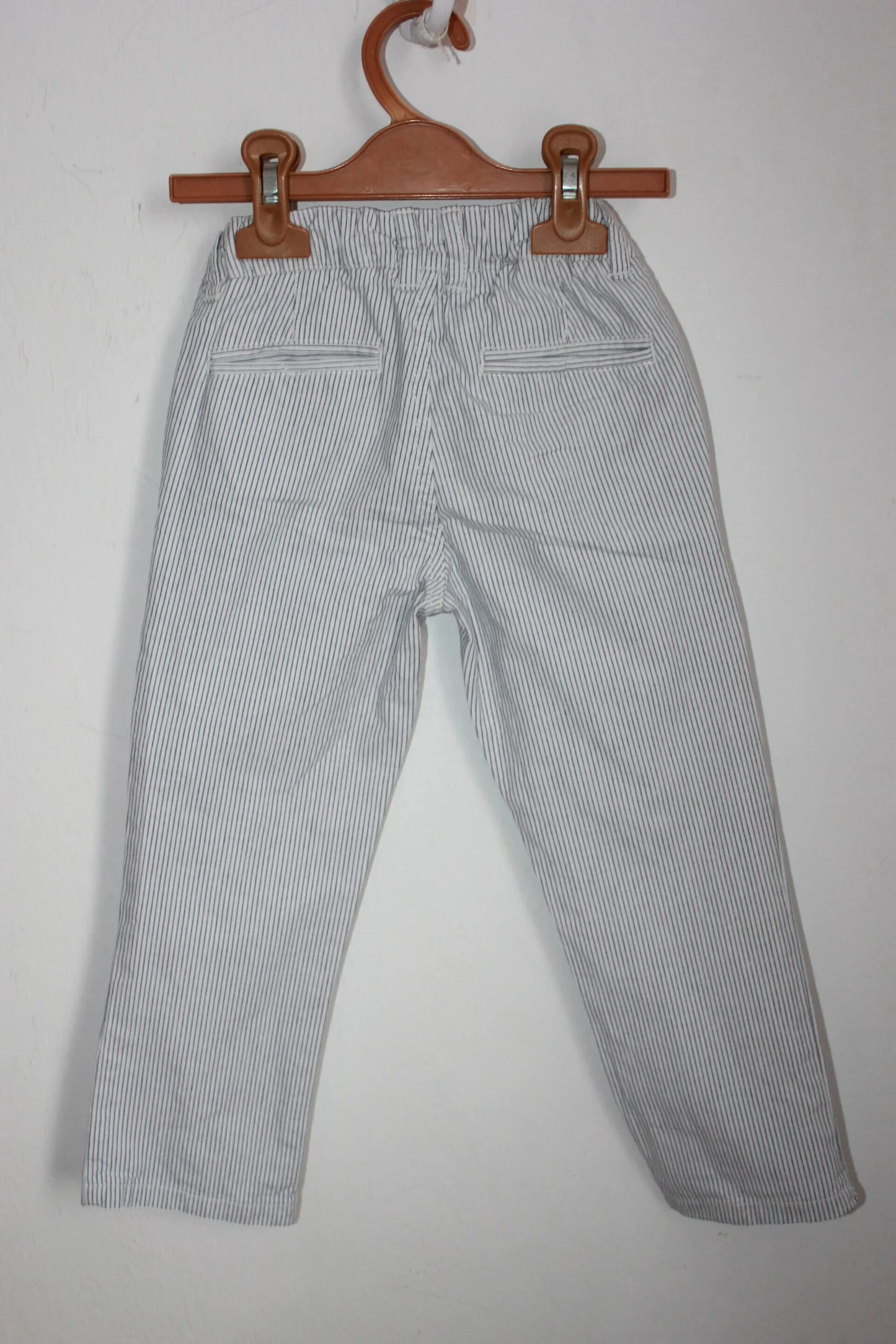 tweedehands-gestreepte-donkerblauw-witte-broek-maat-92-monoprix