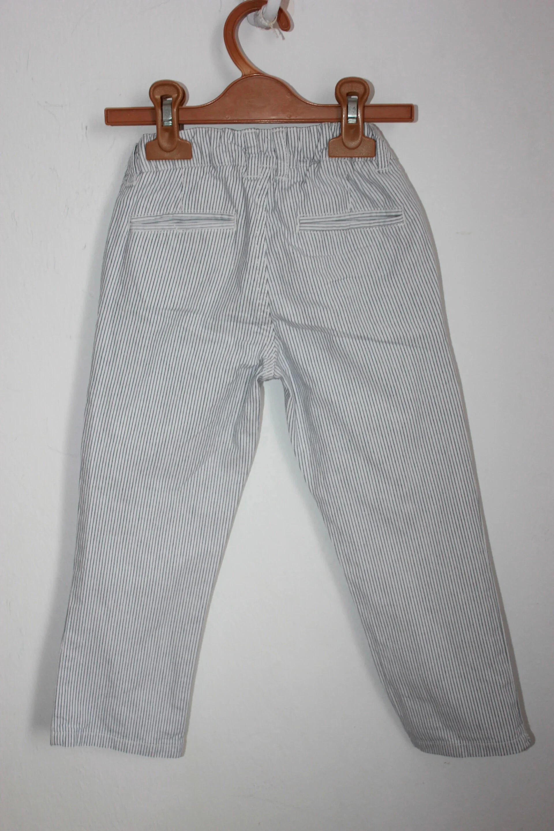 tweedehands-gestreepte-donkerblauw-witte-broek-maat-92-monoprix