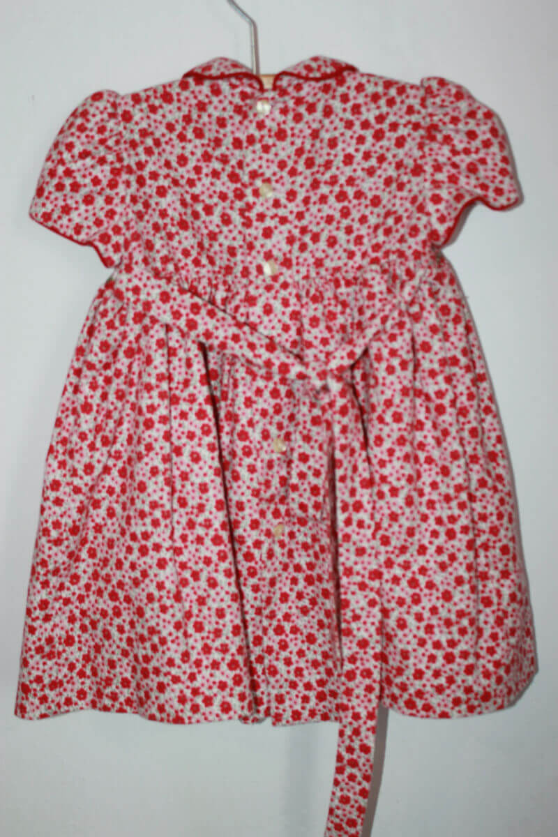 tweedehands-rood-ecru-gebloemde-gesmokte-winterse-jurk-korte-mouwen-maat-74-baby-meisje-el-corte-ingles