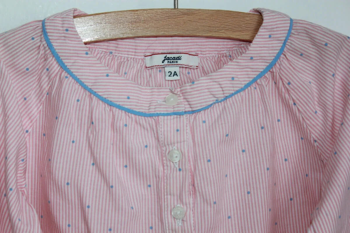 tweedehands koraalroze met wit en lichtblauwe katoenen blouse met langem mouwen van jacadi in maat 86 voor een baby meisje