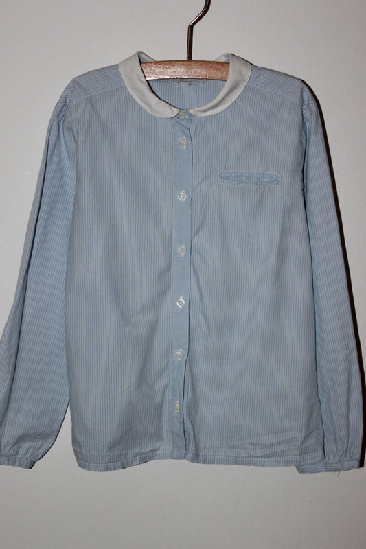 tweedehands katoenen lichtblauw met wit gestreepte blouse met lange mouwen van jacadi in maat 122 voor een meisje