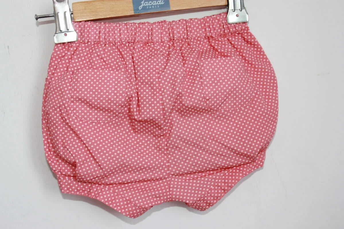 tweedehands katoenen roze korte broek van jacadi met creme stipjes in maat 68 voor een baby meisje
