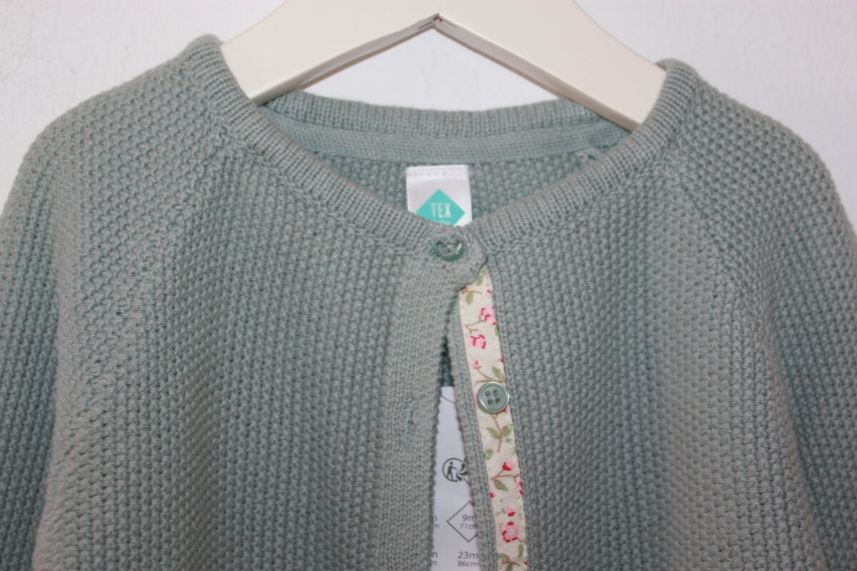 grijsgroen-vest-maat-68-meisje-tex